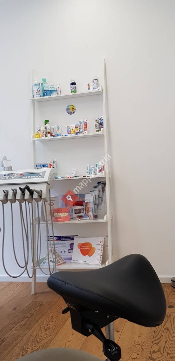 Dr. Nicole Laufer