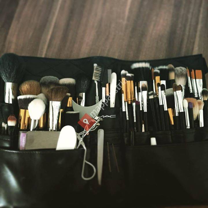 Make-Up by Julia Illedits