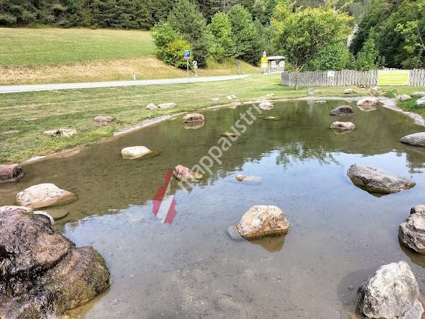 Parkplatz-Stauweiher